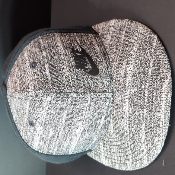 Nike True Swoosh Logo,Men's Tech Pack Black  Snapback Hat. - Picture 2 of 9